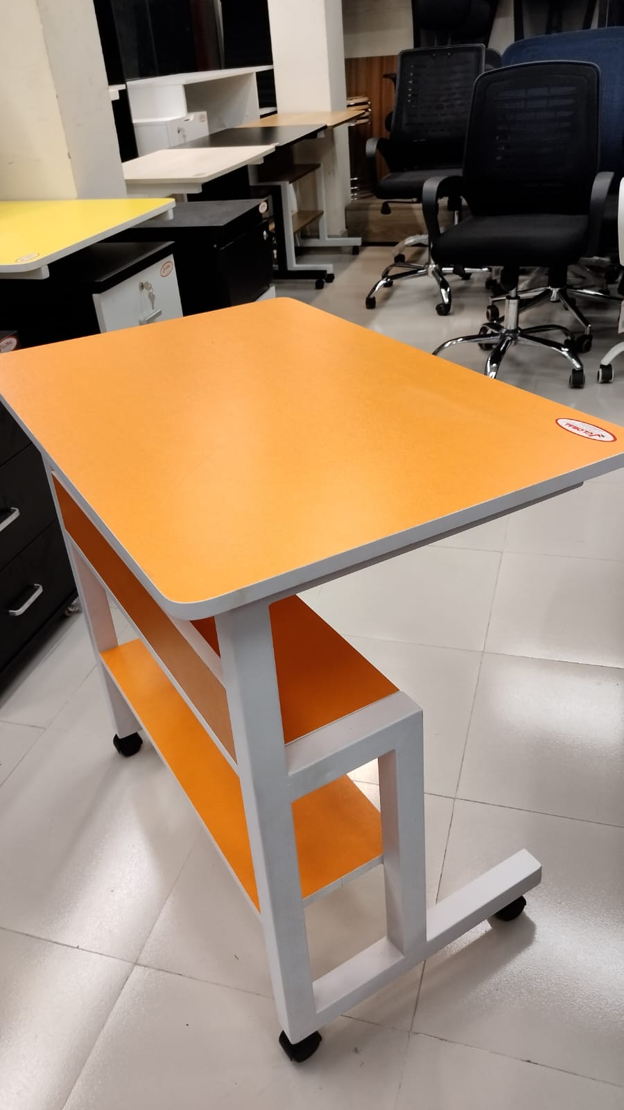 মুভেবল তিন লেয়ার বিশিষ্ট ল্যাপটপ, ডেক্সটপ এবং রিডিং টেবিল হিসেবে ইউজ করতে পারবেন। 👉👉 টেবিল